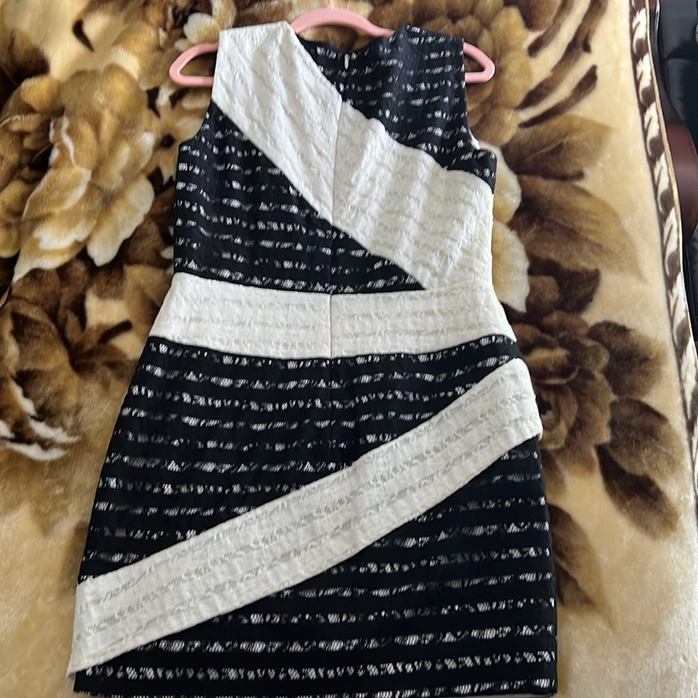 BCBG MaxAzria - Picture 3 of 3